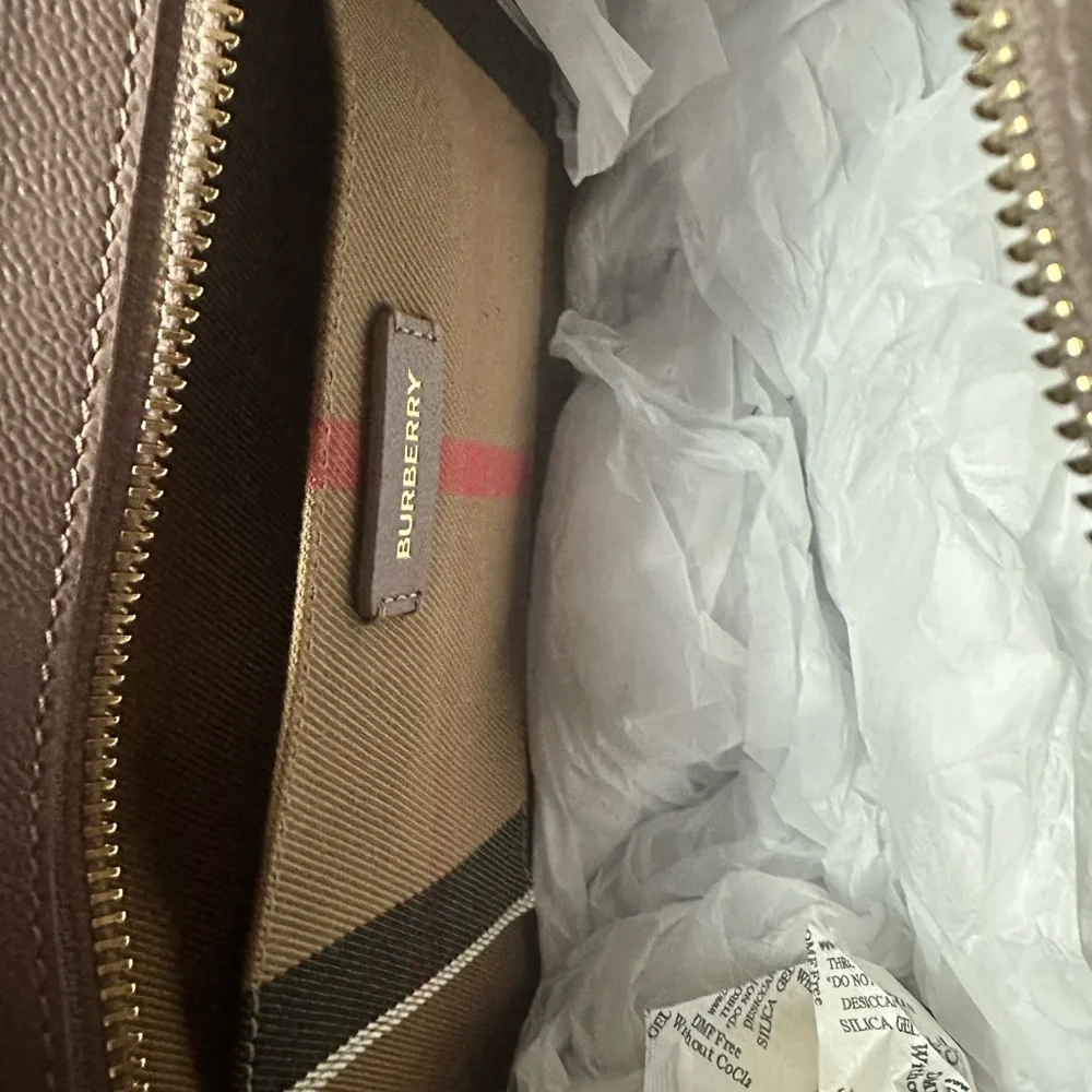 Burberry Beige Leather Tote Bag - Picture 4 of 7